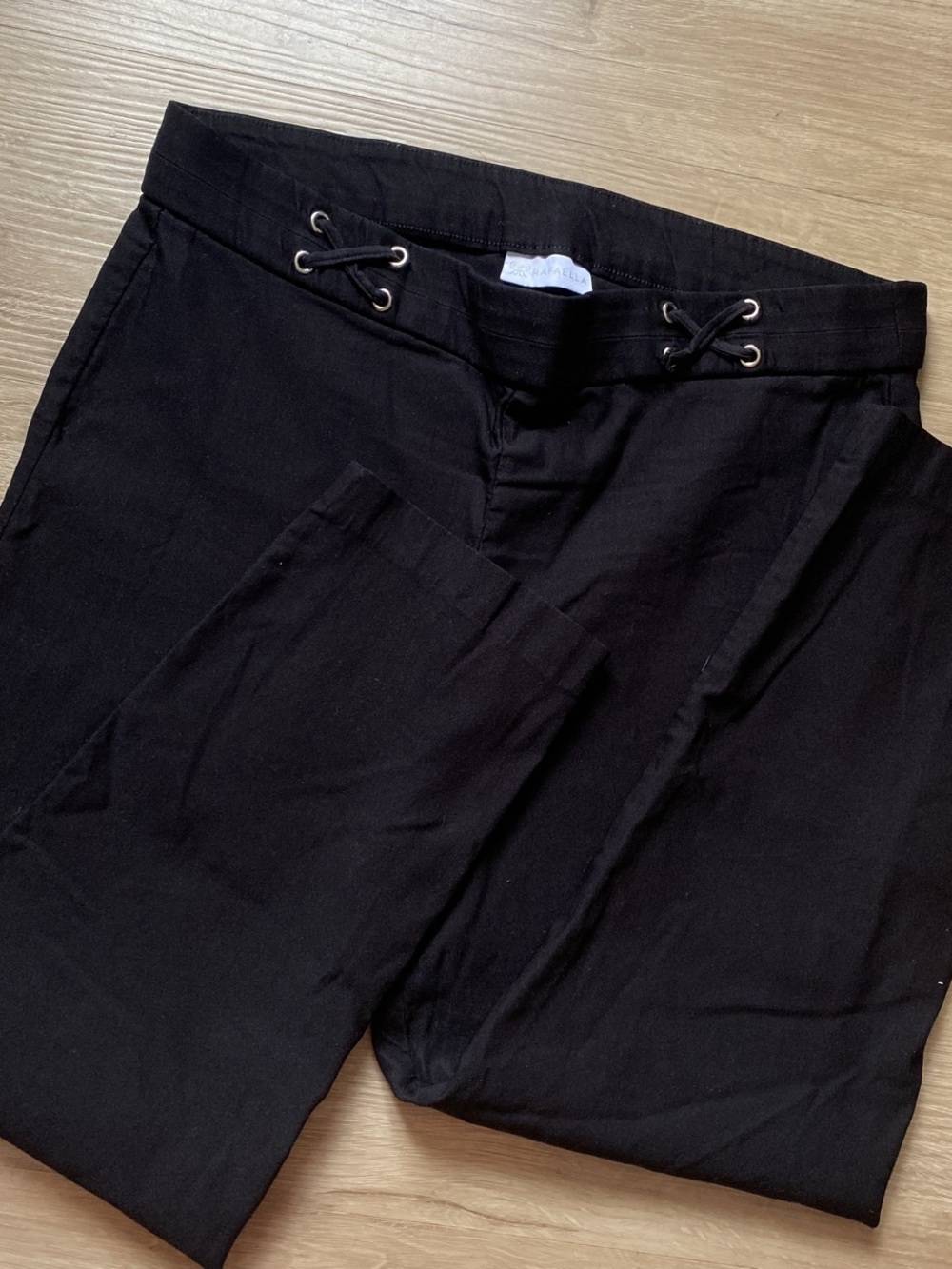 Rafaella Black Capri Pants
